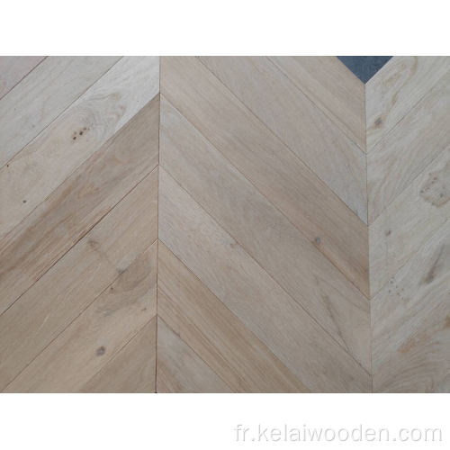 Parquet en arête de poisson à chevrons en chêne européen